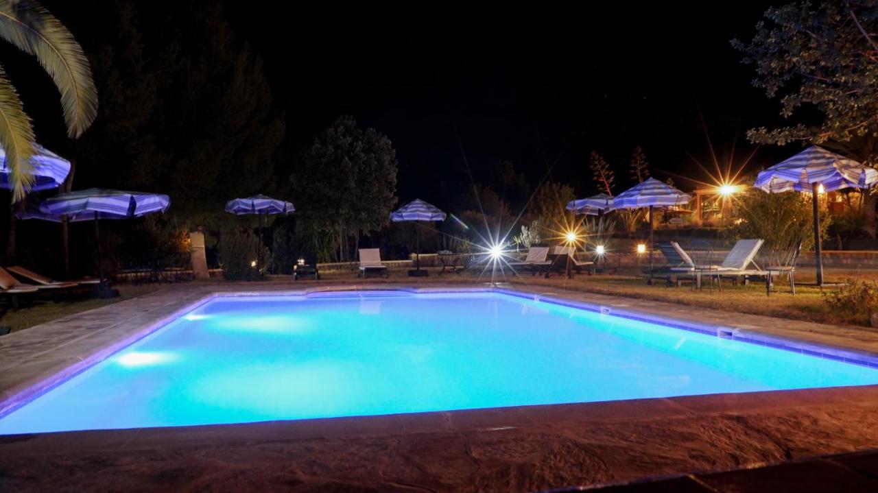 La Bergerie Auberge & Restaurant Уирган Экстерьер фото