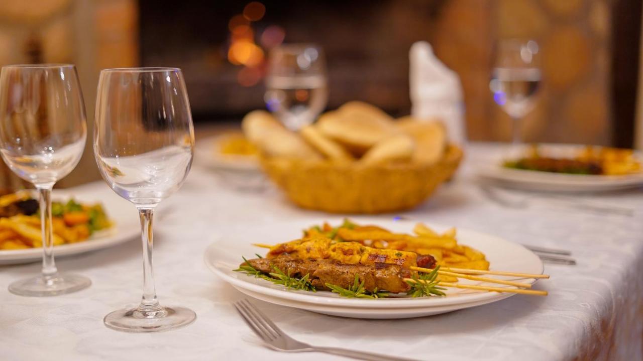 La Bergerie Auberge & Restaurant Уирган Экстерьер фото