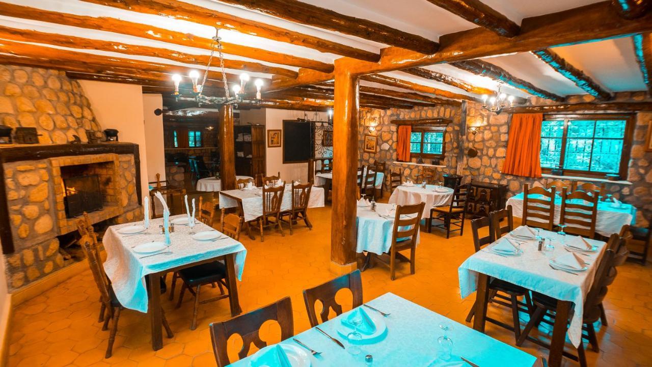 La Bergerie Auberge & Restaurant Уирган Экстерьер фото