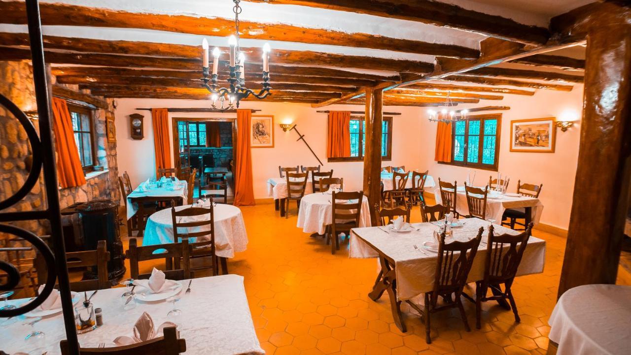 La Bergerie Auberge & Restaurant Уирган Экстерьер фото